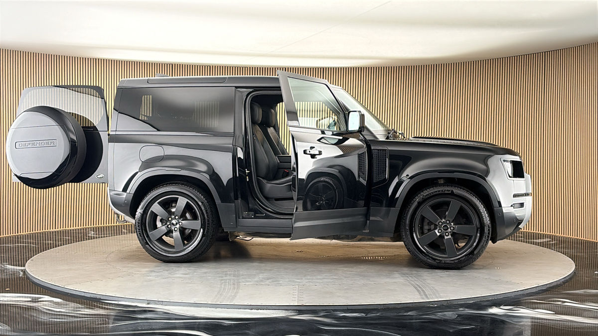 More views of Land Rover Defender 90