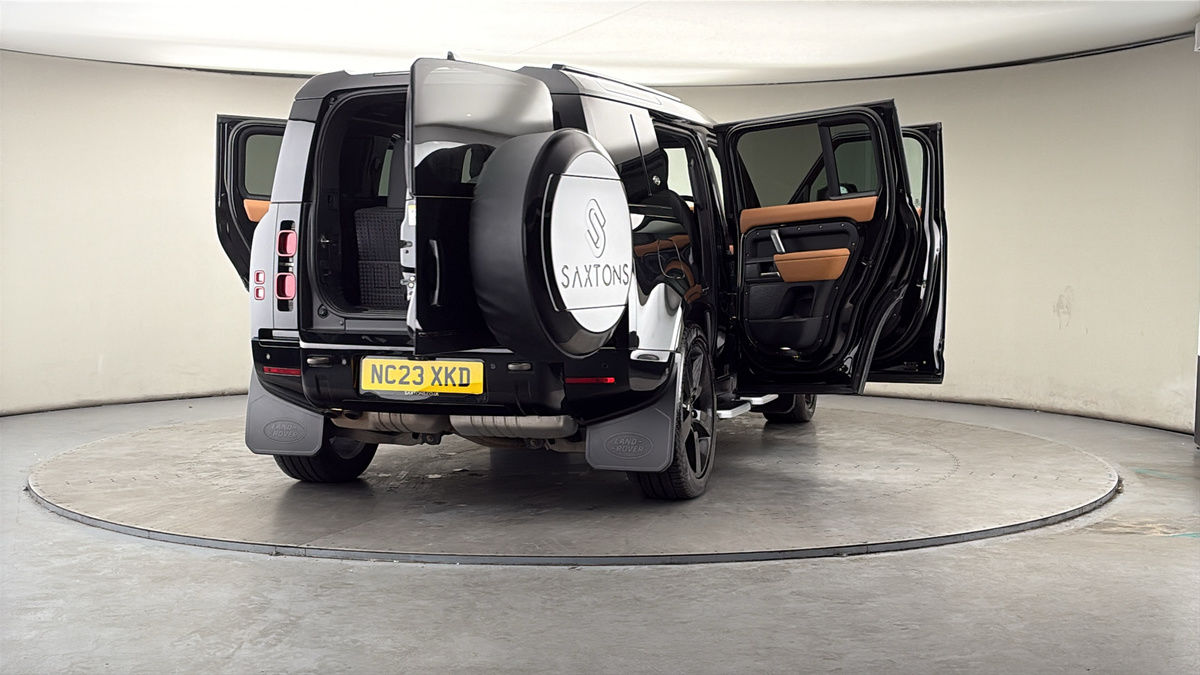 More views of Land Rover Defender 110