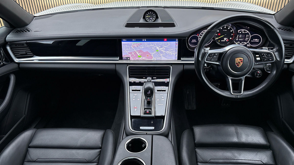 Porsche Panamera Image 12