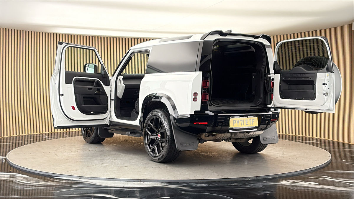 Land Rover Defender 90 Urban Image 23