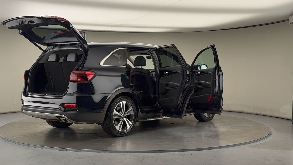 More views of Kia Sorento