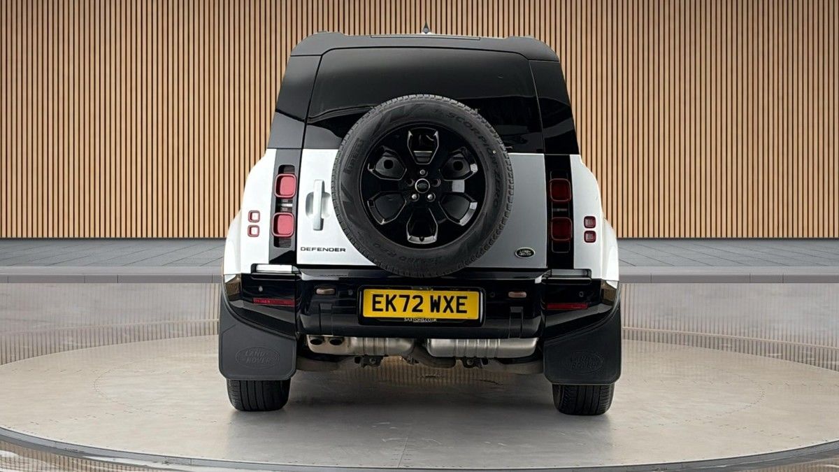 Land Rover Defender 110 Image 4