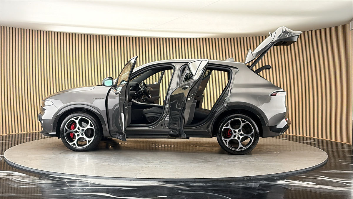 More views of Alfa Romeo Tonale