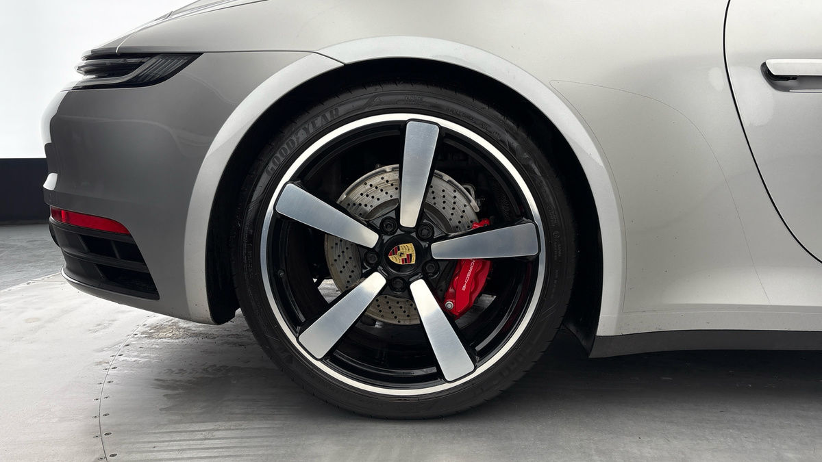 Porsche 911 Image 10