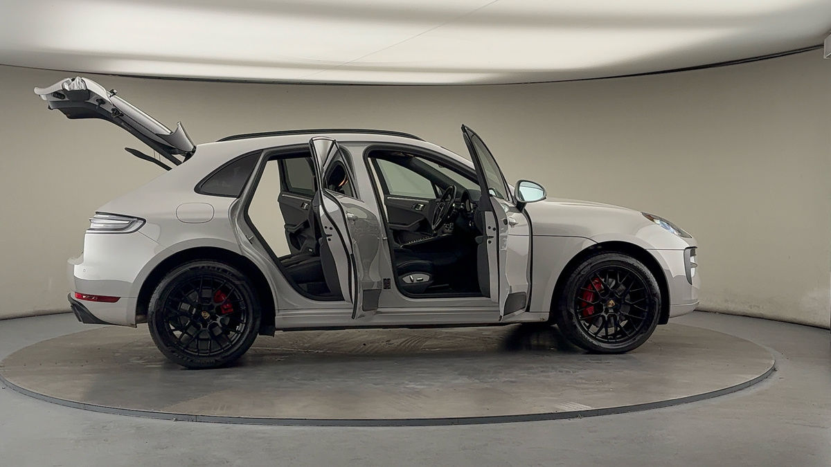 More views of Porsche Macan