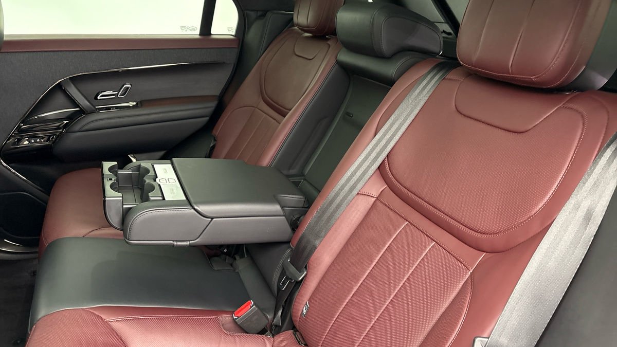 Land Rover Range Rover Sport Image 9
