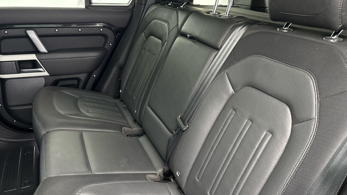 Land Rover Defender 110 Image 8