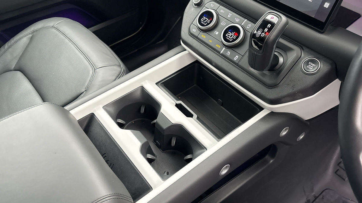 Land Rover Defender 90 Image 18