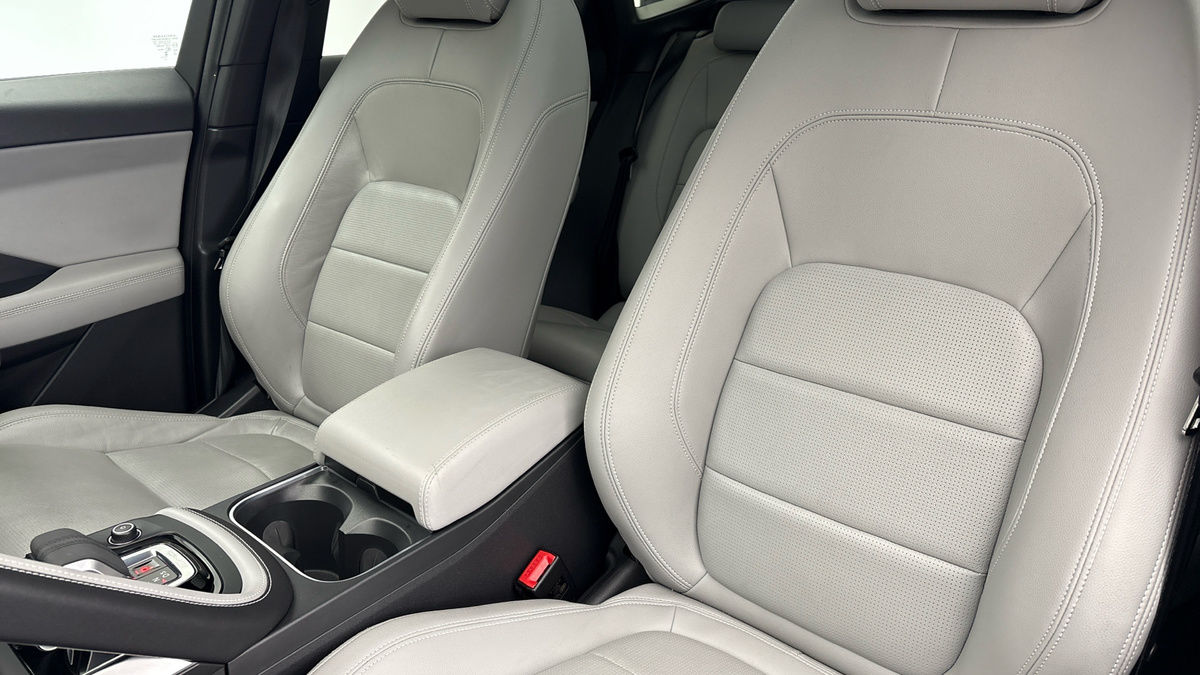 Jaguar E-PACE Image 7