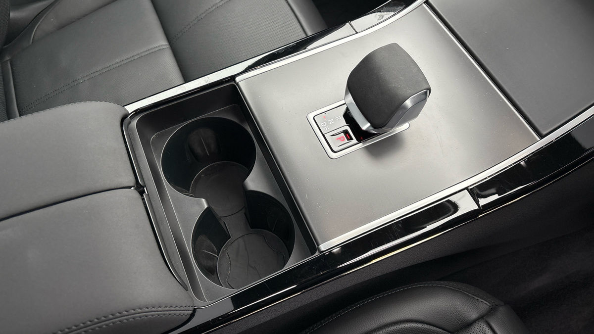 Land Rover Range Rover Velar Image 18