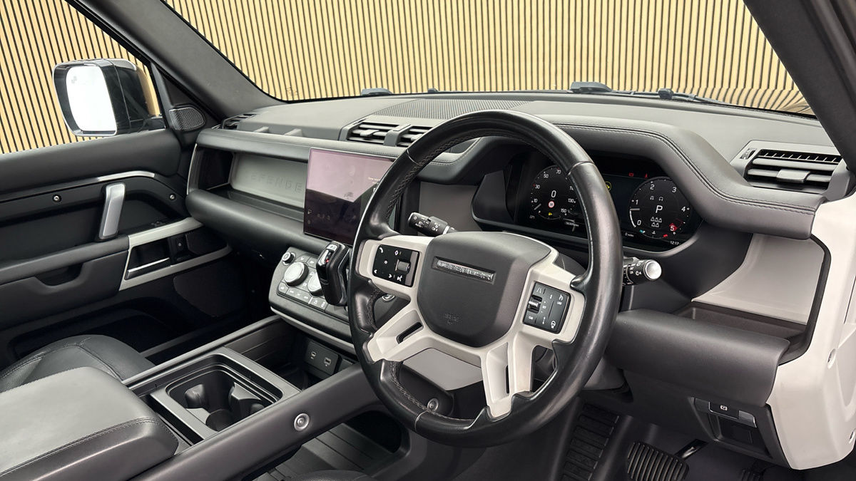 Land Rover Defender 110 Image 5
