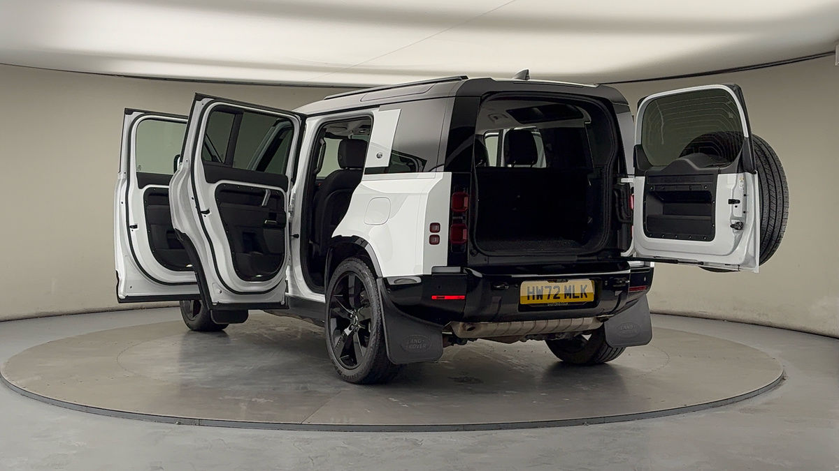 Land Rover Defender 110 Image 23