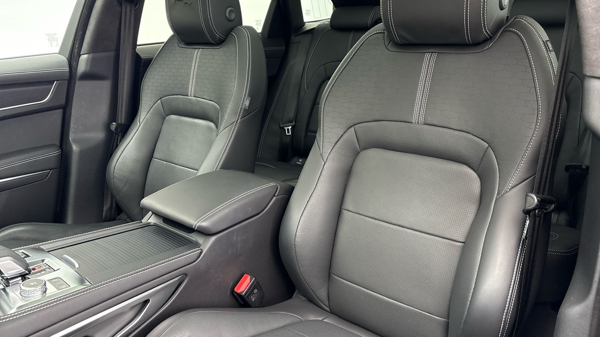 Jaguar F-PACE Image 7