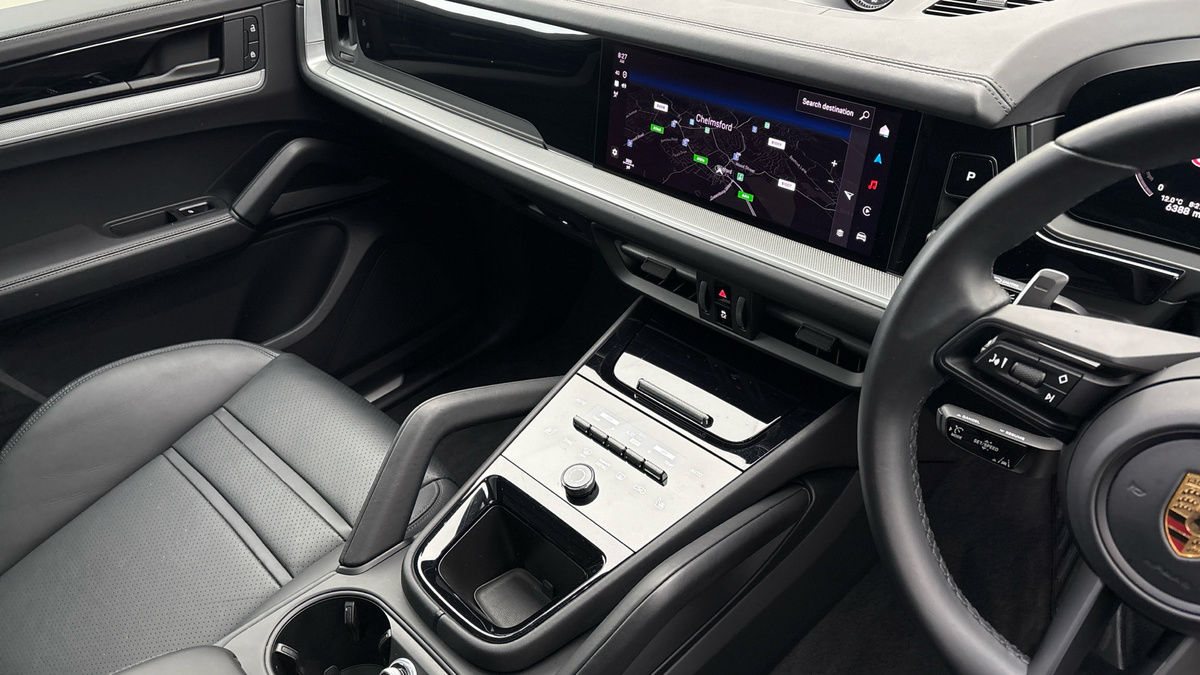 Porsche Cayenne Image 18