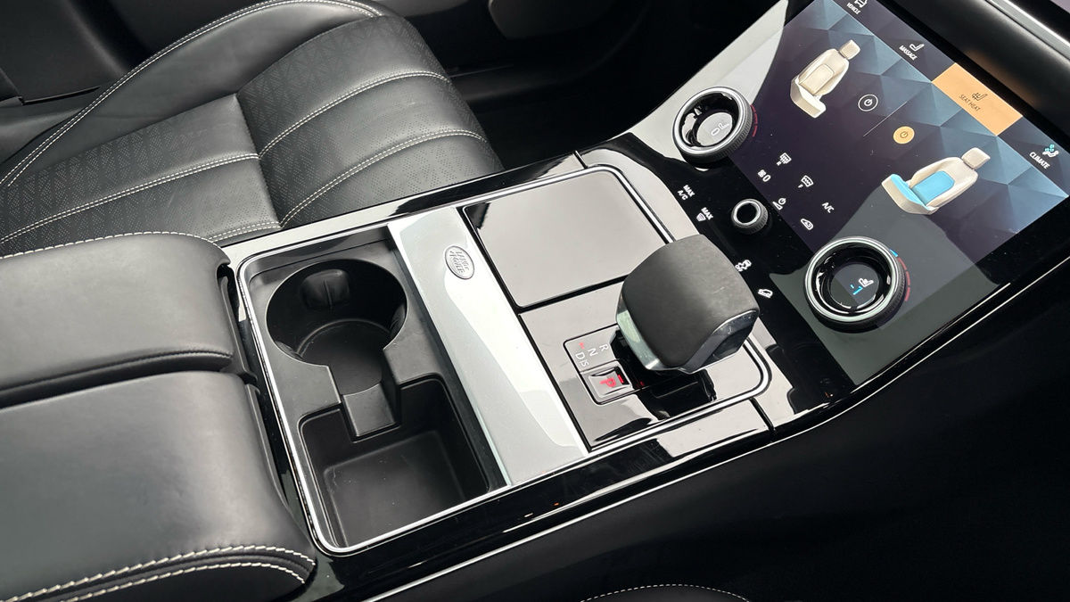 Land Rover Range Rover Velar Image 18