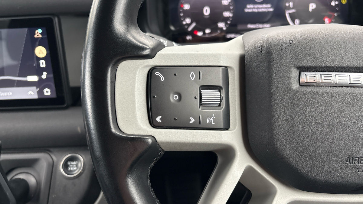 Land Rover Defender 110 Image 13