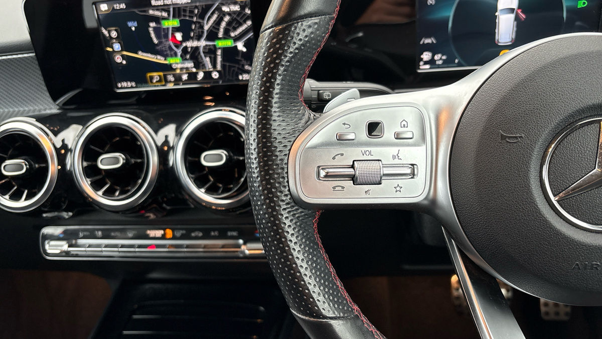 Mercedes-Benz GLB Image 13
