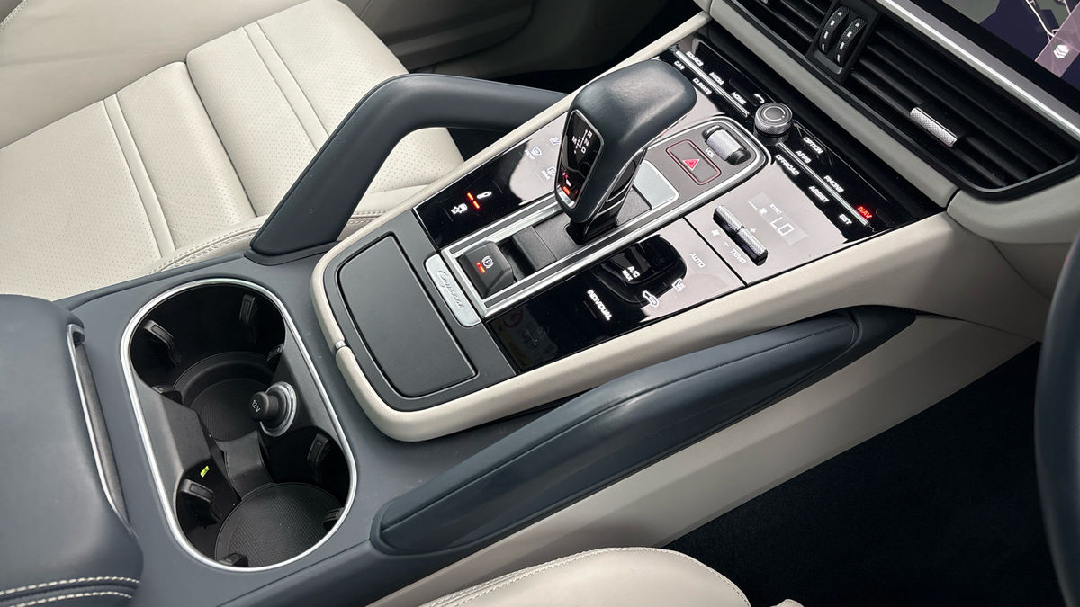 Porsche Cayenne Image 18