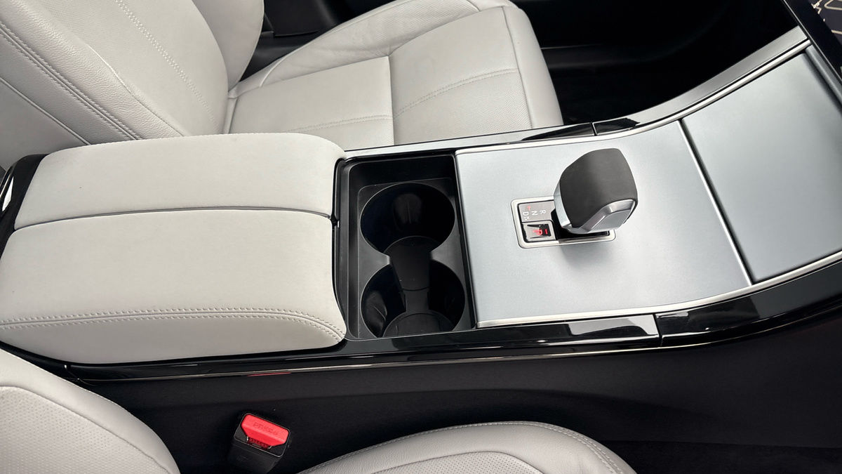 Land Rover Range Rover Velar Image 18