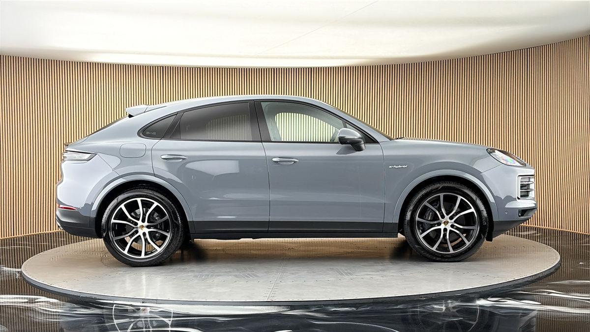 Porsche Cayenne Image 16