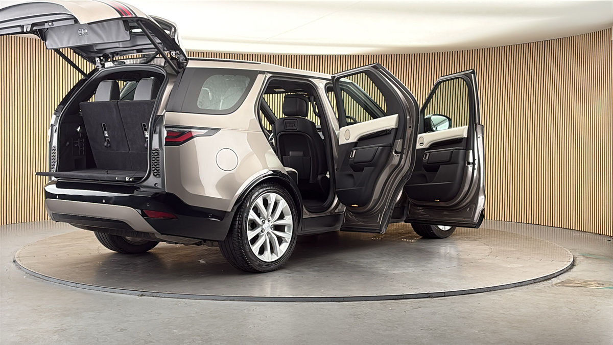 More views of Land Rover Discovery