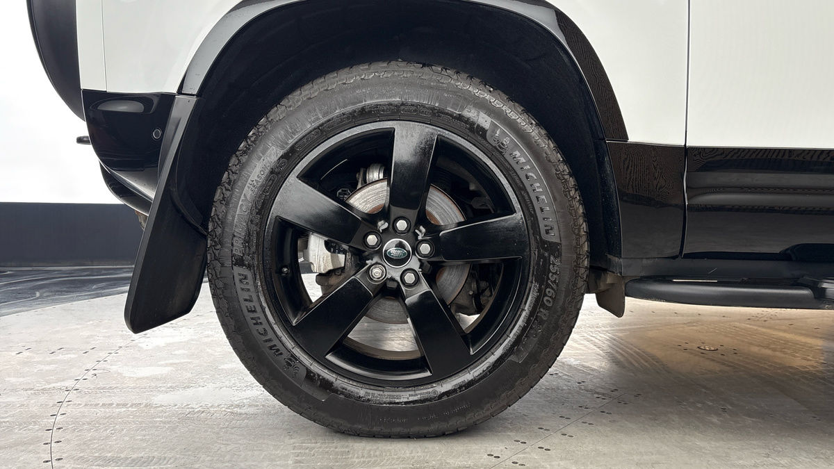 Land Rover Defender 90 Image 10
