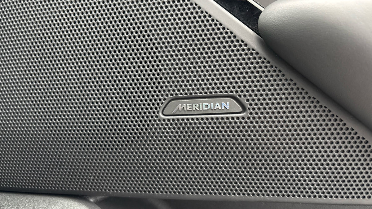 Land Rover Range Rover Velar Image 25