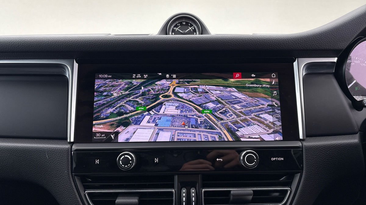 Porsche Macan Image 17