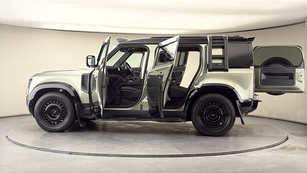 More views of Land Rover Defender 110