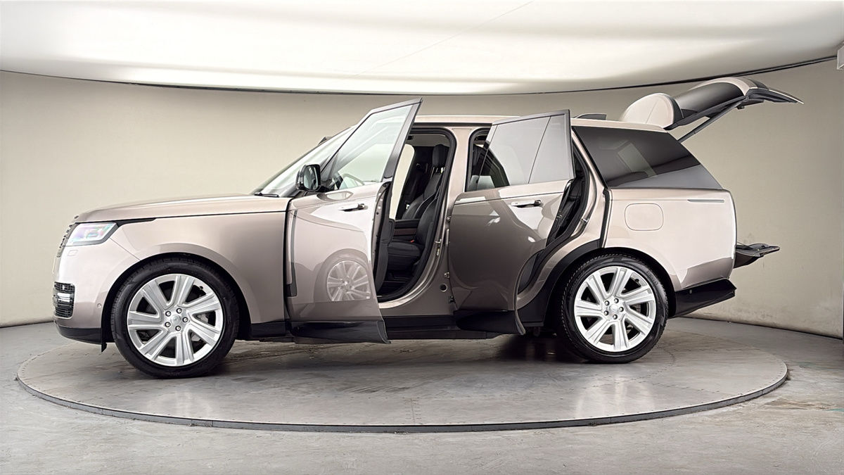 More views of Land Rover Range Rover