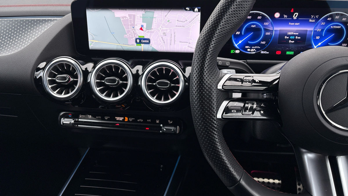 Mercedes-Benz EQA Image 13