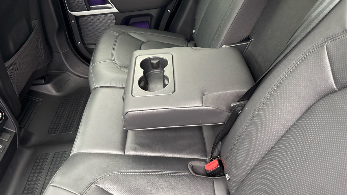 Land Rover Defender 110 Image 9