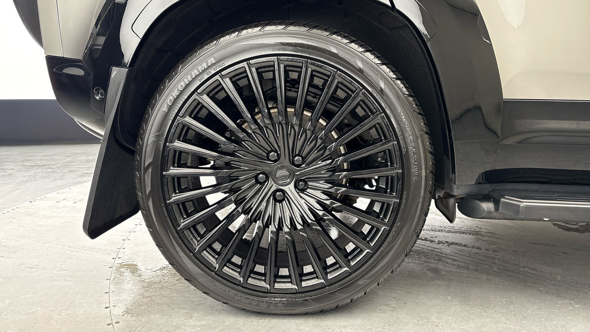 Land Rover Defender 110 Urban Image 10