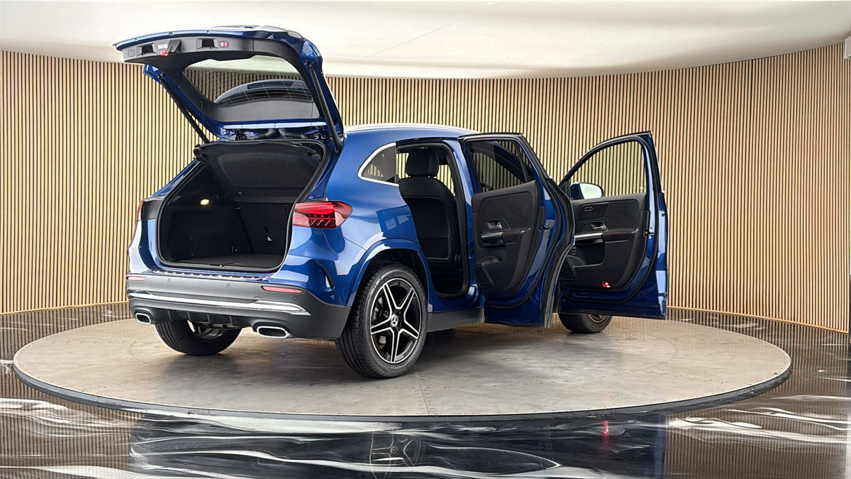 More views of Mercedes-Benz GLA
