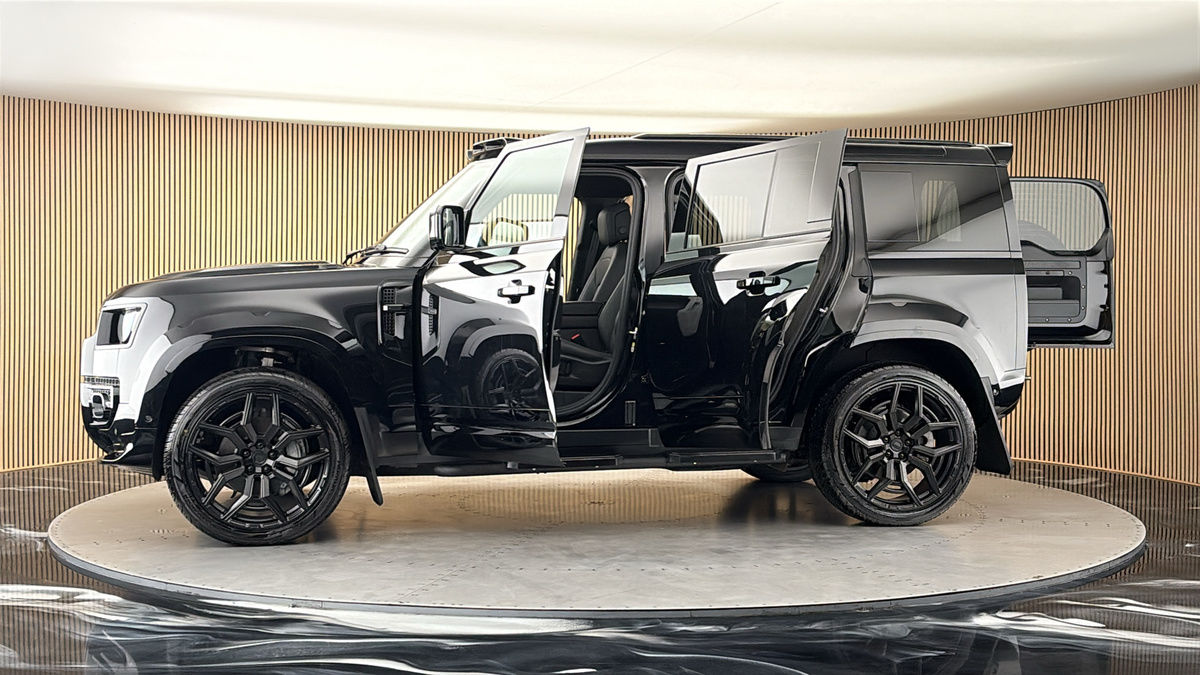 More views of Land Rover Defender 110