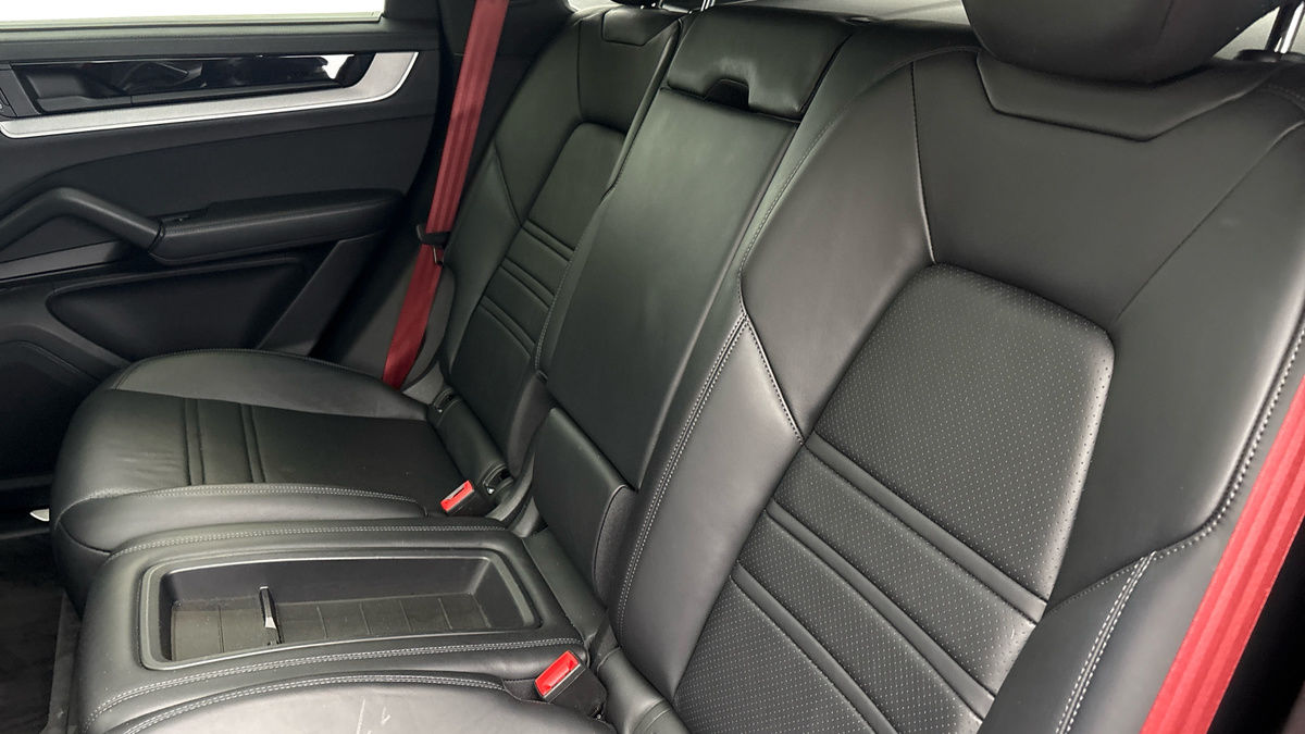 Porsche Cayenne Image 8