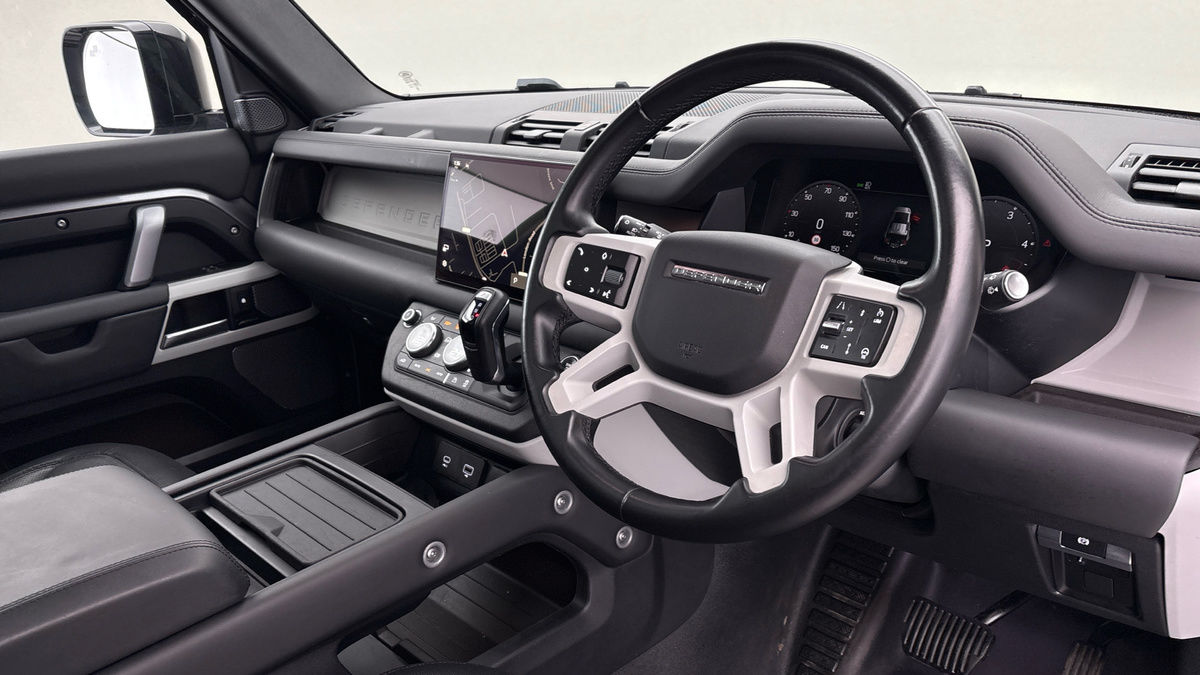 Land Rover Defender 110 Image 5