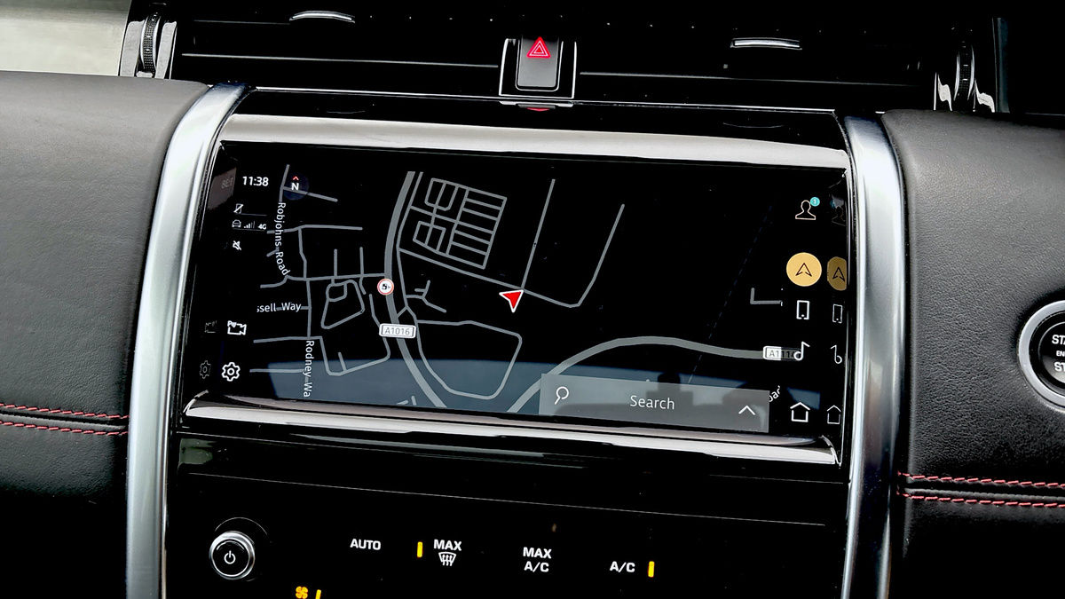 Land Rover Discovery Sport Image 17