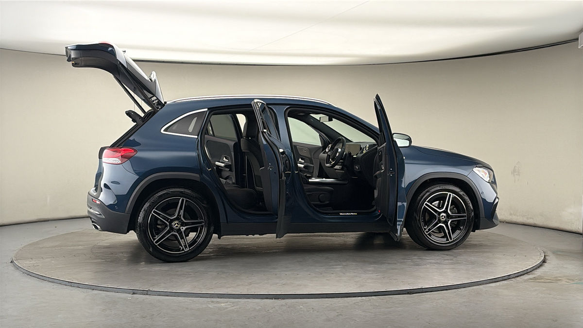 More views of Mercedes-Benz GLA