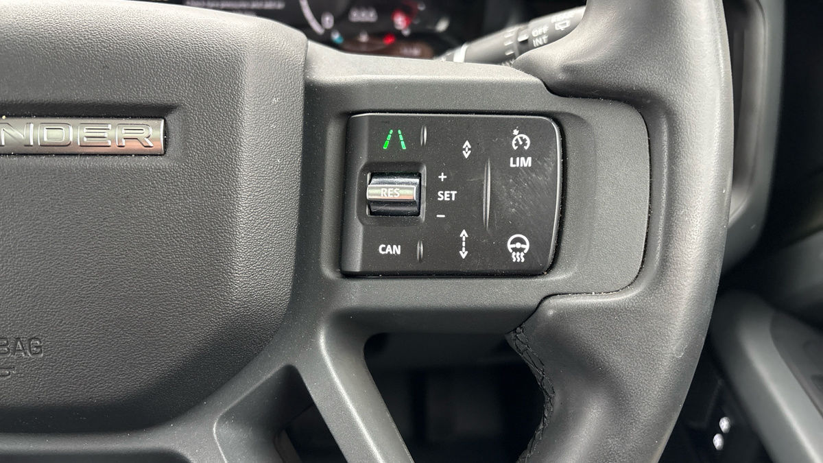 Land Rover Defender 110 Image 14