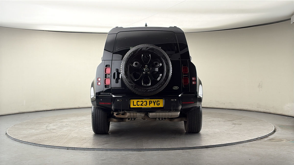 Land Rover Defender 110 Image 4