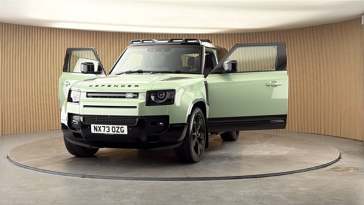 More views of Land Rover Defender 90