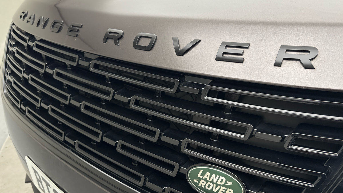 Land Rover Range Rover Velar Image 24