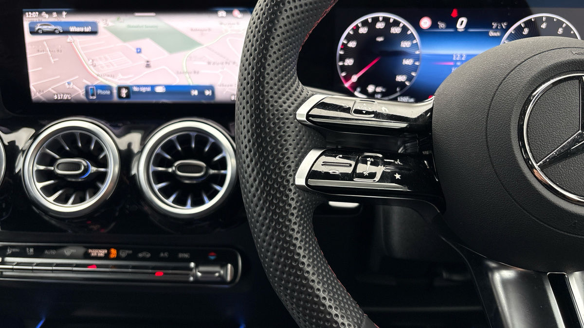 Mercedes-Benz GLA Image 13