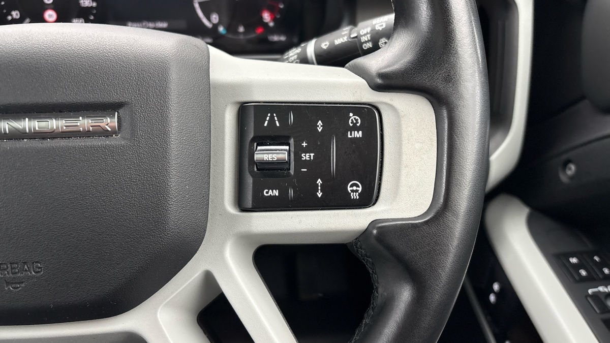 Land Rover Defender 110 Image 14