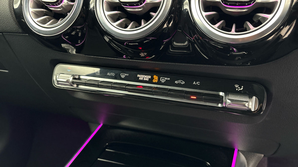 Mercedes-Benz GLA Image 9