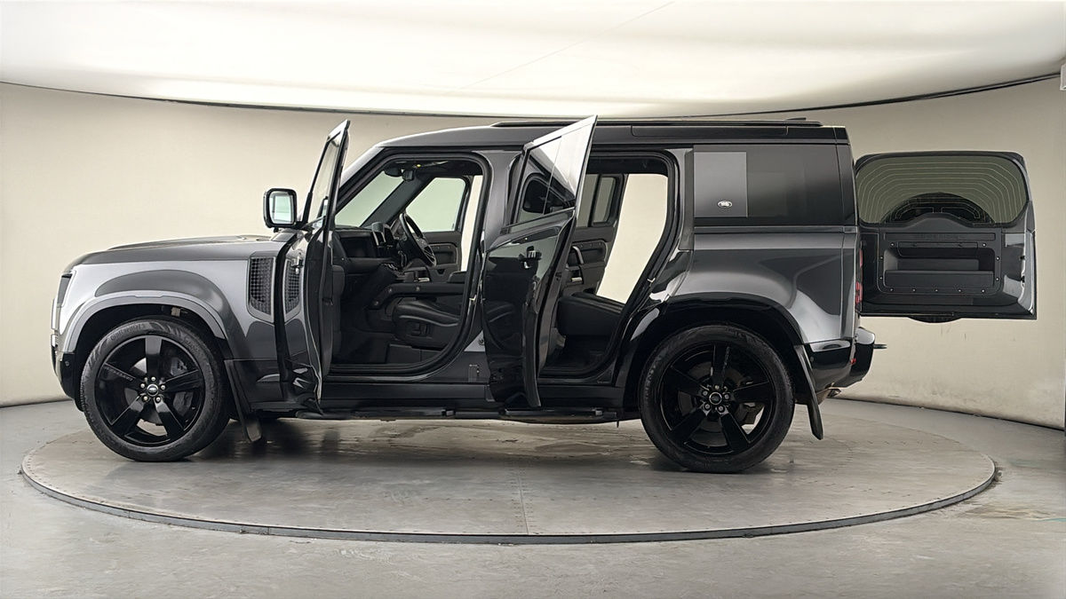 More views of Land Rover Defender 110