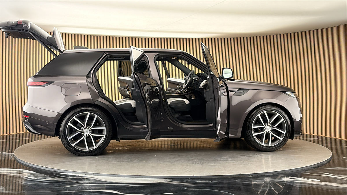 More views of Land Rover Range Rover Sport