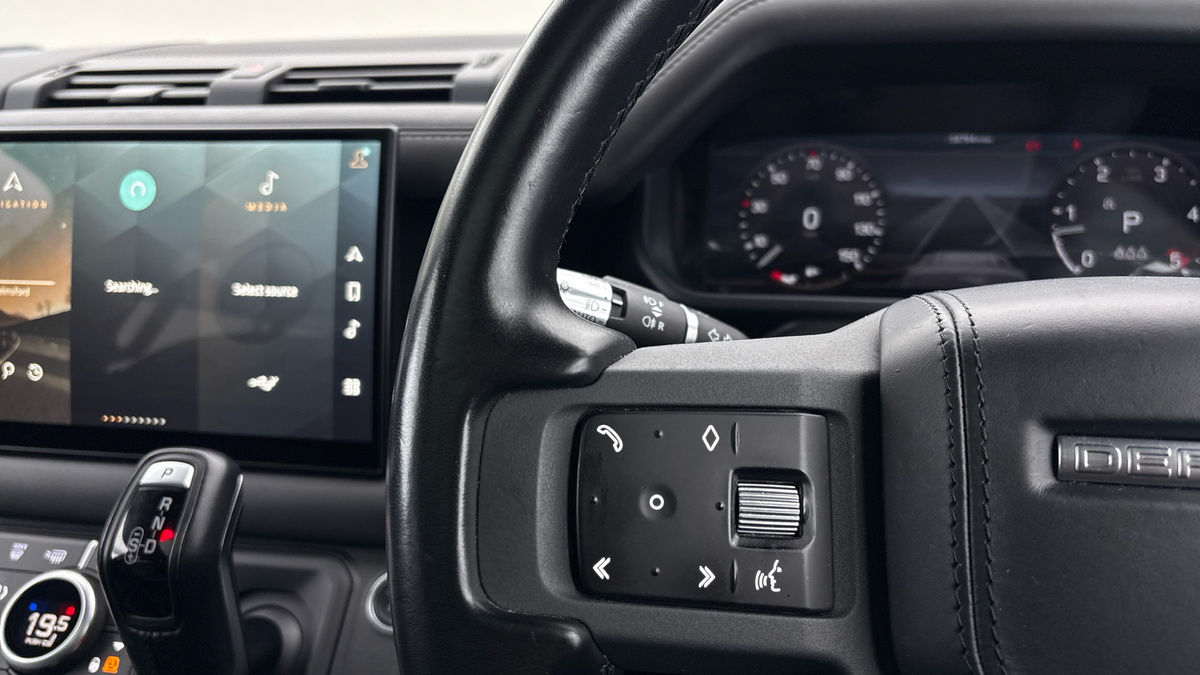 Land Rover Defender 110 Image 13