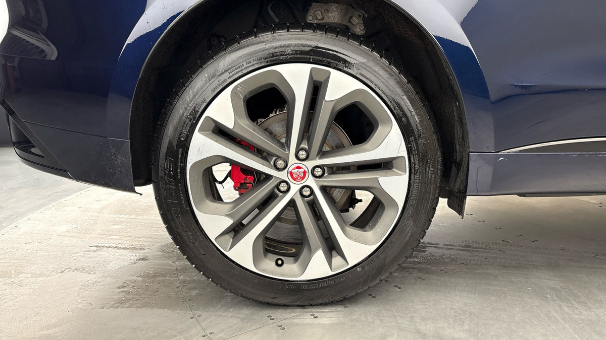 Jaguar F-PACE Image 10